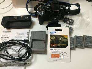 美品　Olympus OM-D EM-1 グリップ付き　シャッター数 2230