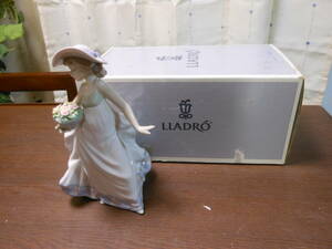 LLADRO Lladro 5790 весна. цветок корзина 21cmfigyu Lynn женщина вместе с ящиком 