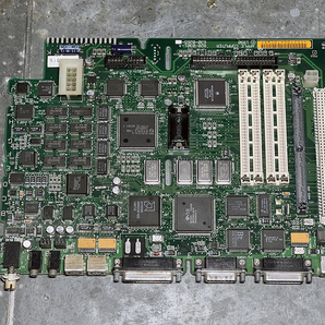 1990年に発売された Macintosh IIsi のロジックボード（ジャンク品A）の画像1
