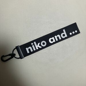 ニコアンド niko and チャーム　キーホルダー　ロゴ