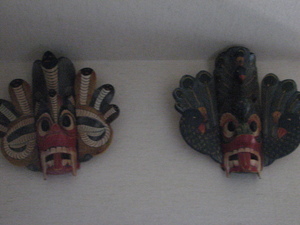 バリ島の飾り面（神）２点　木彫 