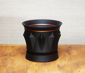 植木鉢/3Dプリント　　マットブラック+カッパー色　直径 12cm 高さ 11cm 