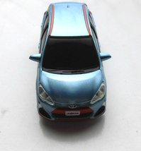 美品 TOYOTA トヨタ 非売品 AQUA アクア 1/43 ミニカー SPICY COLOR 5A3 クールソーダメタリック 色見本 カラーサンプル_画像1