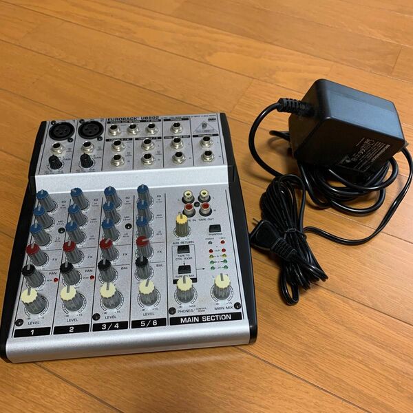 BEHRINGER EURORACK UB802