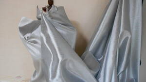 シフォンサテン（銀ネズ）薄地、少し張り有ります。巾120ｃｍ　長さ4ｍ　即決¥1000　ポリエステル