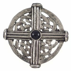 UK1845* Celt 10 character Cross knot black enamel * Vintage brooch * England Britain 