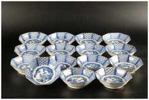 [URA] old Imari blue and white ceramics . dragon writing star anise plate 15 customer /5-5-112 ( search ) antique / small bowl /.. plate / small plate / break up ./ Japanese food / Japanese food 