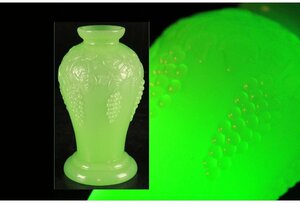 [URA]u Ran glass / grape map glass vase / height 12.6cm/ also box /10-5-85 ( search ) antique / glass / antique / retro / flower raw / glass made goods / old tool 