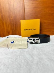 Louis Vuitton 4cmスタッズベルト リバーシブル ブラック ルイヴィトン LV
