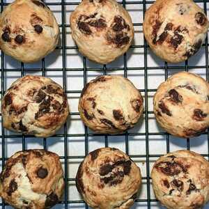  free shipping luxury scone ( chocolate chip ) 9 piece entering raw cream fresh butter . thickness 