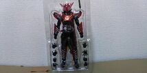 shフィギュアーツ　仮面ライダービルド　ラビットラビット＆タンクタンク_画像3