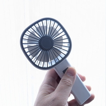 Iパワフル涼しいハンディ扇風機 手持ち扇風機 ミニ扇風機 携帯扇風機 ハンディクーラー 卓上扇風機USB充電式 3段階風量 スマホスタンドにも_画像7