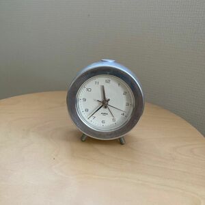 置き時計　時計　AIRA 日本製　ジャンク品　シルバー　アラーム故障　時計として使えます　おしゃれ