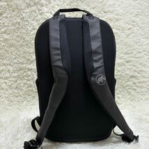 未使用級 完売品 MAMMUT マムート メンズ Seon Shuttle セオンシャトル 22L リュック バックパック デイパック ブラック 黒 A4可能 PC収納_画像2