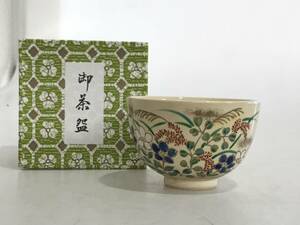 G6455 抹茶椀 茶碗 清水焼 京焼 陶印あり 花 色絵 茶道具 煎茶道具