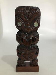 HB535　ニュージーランド　木彫　置物　高さ約44ｃｍ　シェルアイ？ 　螺鈿？　マオリ族　木製　民芸品　お土産　インテリア　コレクション