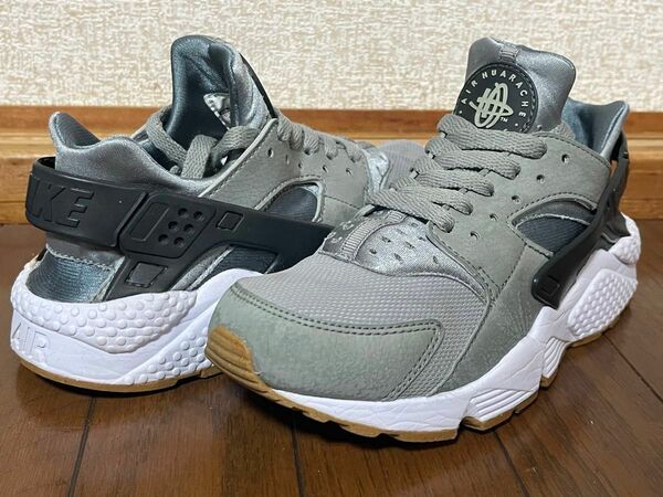 NIKE WMNS AIR HUARACHE RUN 24.0cm