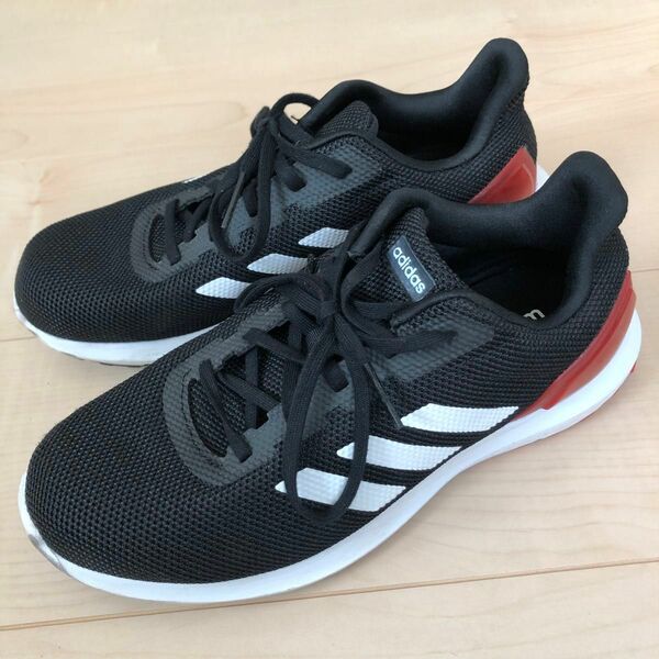 adidasスニーカー25cm