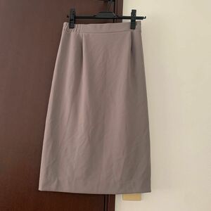 プラステ　膝丈スカート　カーキ　Mサイズ　柔らかな素材　ウエストゴム　PLST オフィス