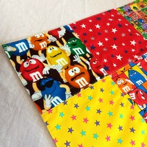 手作り☆ランチョンマット☆縦40×横60cm☆m&m'sとスター柄のパッチワークデザイン_画像2