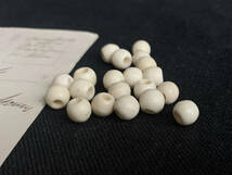 フランス パリ 19世紀後期 骨 ボーン 20個 ビーズ 数珠 玉 φ7mm ボタン ジャケット モノグラム 手芸 刺繍 裁縫 アンティーク 4_画像3