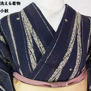 美品　単衣　洗える着物　小紋　縦縞文様　縮緬　紺色系