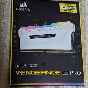 【CORSAIR】 コルセア メモリ 16GB(8GB x 2枚)　DDR4 2666　白