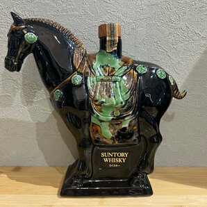 ★未開栓★ SUNTORY WHISKY ROYAL サントリー ウイスキー ローヤル 干支ボトル 午歳 うま 陶器 600ml 43％ 1372g 未開栓 古酒の画像1