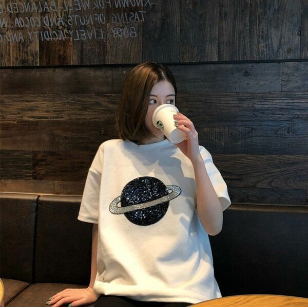 Tシャツ　カットソー　土星　宇宙　スパンコール風　白　ラウンドネック　オーバーサイズ　ゆったり　大きいサイズ　体型カバー ダンス