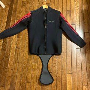  Daiwa .. wet suit L size dead stock unused goods .. included for 