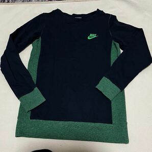  NIKE　ナイキ　長袖　Tシャツ　ロングTシャツ　ストレッチトップス　レディース　Mサイズ　ロンＴ　ネイビーグリーン