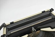 (797L 0514S12) １円～ olivetti LETTERA12 オリベッティ レッテラ タイプライター ケース付き レトロ アンティーク 【ジャンク品】_画像5