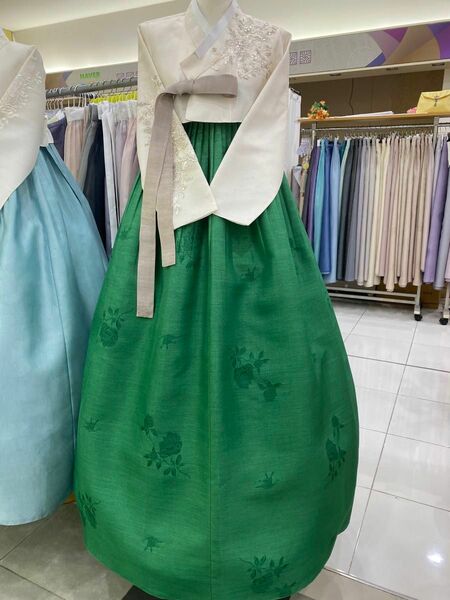 チマチョゴリ 総シルク 大モチーフチョゴリ×ほぼ新品チマ 韓国伝統服
