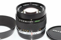 美品 OLYMPUS OM-SYSTEM ZUIKO MC AUTO-W 35mm f2 広角 プライム 単焦点 マニュアル オールドレンズ フード付き_画像2