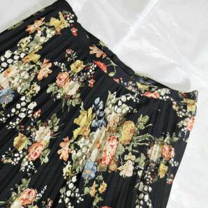 a5 美品 インゲボルグ/ピンクハウス 花柄 プリーツ ロング スカート 黒/Mの画像2