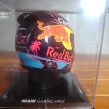 SCHUBERTH　1:4 1/4 スケール　ヘルメット フェルスタッペン Max Verstappen レッドブル マイアミ　MIAMI 　GP 2022 _画像4