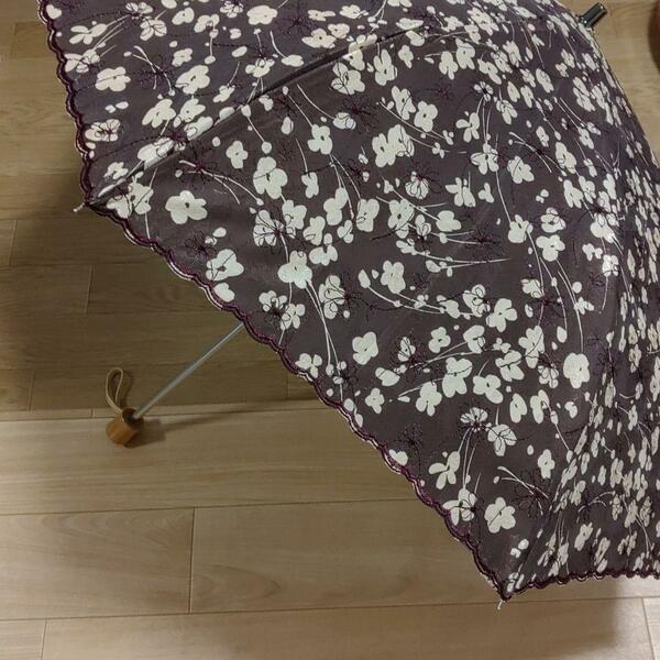 レディース　上品な刺繍入り折りたたみ傘　日傘