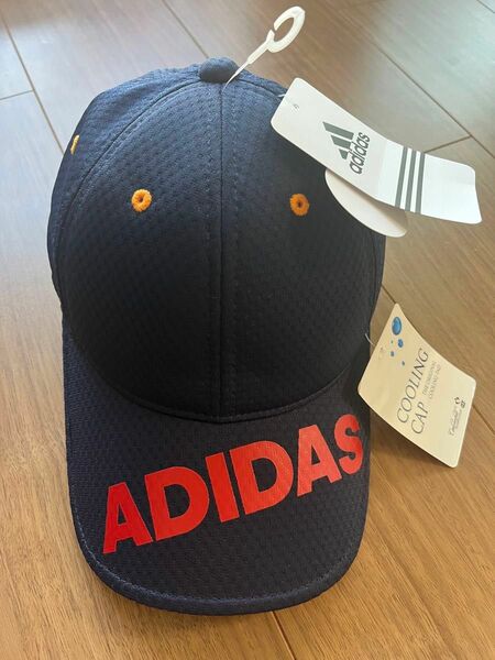 新品未使用 adidas キャップ　キッズ.ジュニア帽子