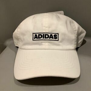 未着用アディダスロゴシンプルキャップホワイト白adidas