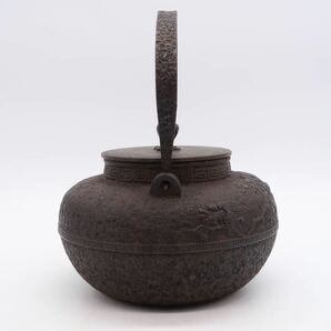 龍文堂 造 鉄瓶 花紋 盛上 銅蓋 在銘 煎茶道具 湯沸 急須 茶道具 金属工芸 時代物 の画像2