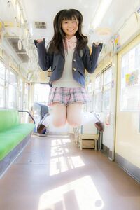 コスプレROM写真集「しょこLINE」しょこ超ミニスカ制服JKパンチラ巨乳