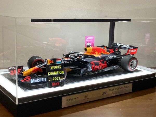 スパーク 1/18 レッドブル・レーシング RB16B アブダビGP World champion 特注ケース フェルスタッペン