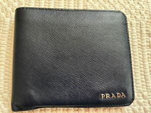 PRADA　財布　二つ折り 財布 レザー 