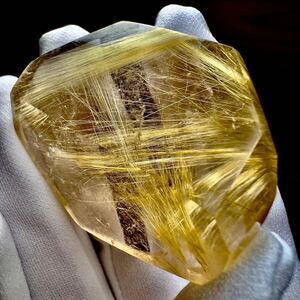 [himalaya crystal ] venus hair rutile Gold rutile quartz rutile gold . stone crystal quartz polish natural stone raw ore mineral mineral specimen . stone 