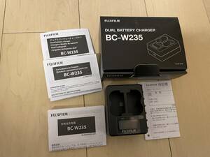 富士フイルム FujiFilm BC-W235 バッテリーチャージャー　新品同様品