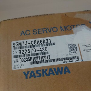 YASKAWA ACサーボモーター SGM7J-08A6A21