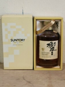  not yet . plug SUNTORY whisky . in box 700ml gold cap reverse side Gold label Suntory HIBIKI