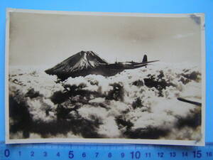 (A45)525 写真 古写真 戦前 飛行機 航空機 双発機 プロペラ機 富士山 大日本帝国陸軍 日本陸軍 