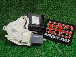 5EK2013GA3 ) アウディ A3 ABA-8PBSE 8P 2008年 純正 フロント左ドアレギュレーターモーター