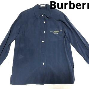 訳アリ バーバリー Burberry’s バーバリーズ 7号 メンズ シャツ 長袖ブラウス 紺色 絹100％ ロゴ入りボタン クリーニング済 シミ後あり。